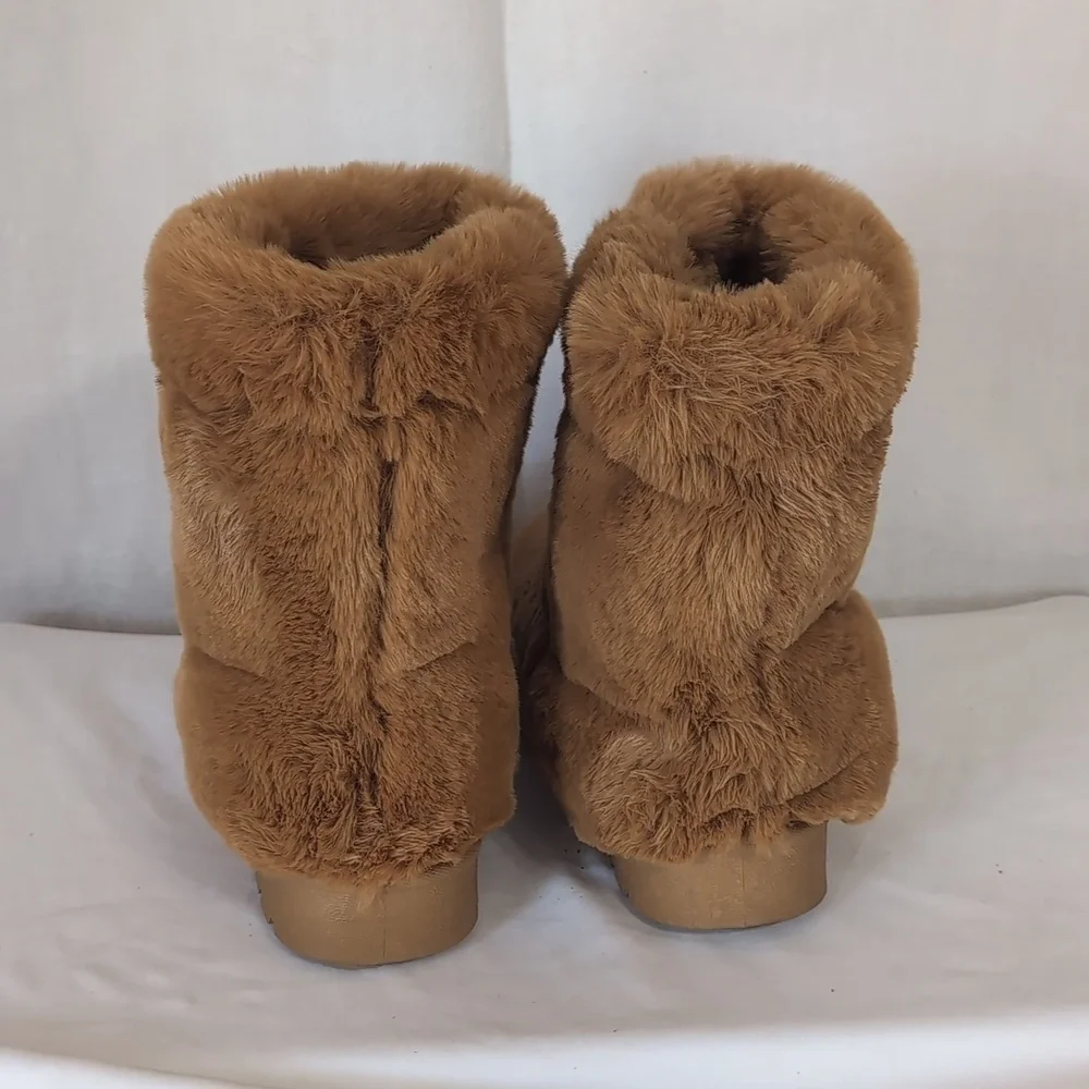 Bamboo Frozen Golden Faux Fur Snow Boots Mid-Calf Size 8